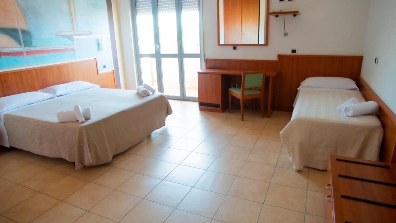 Hotel Royal Giulianova Εξωτερικό φωτογραφία